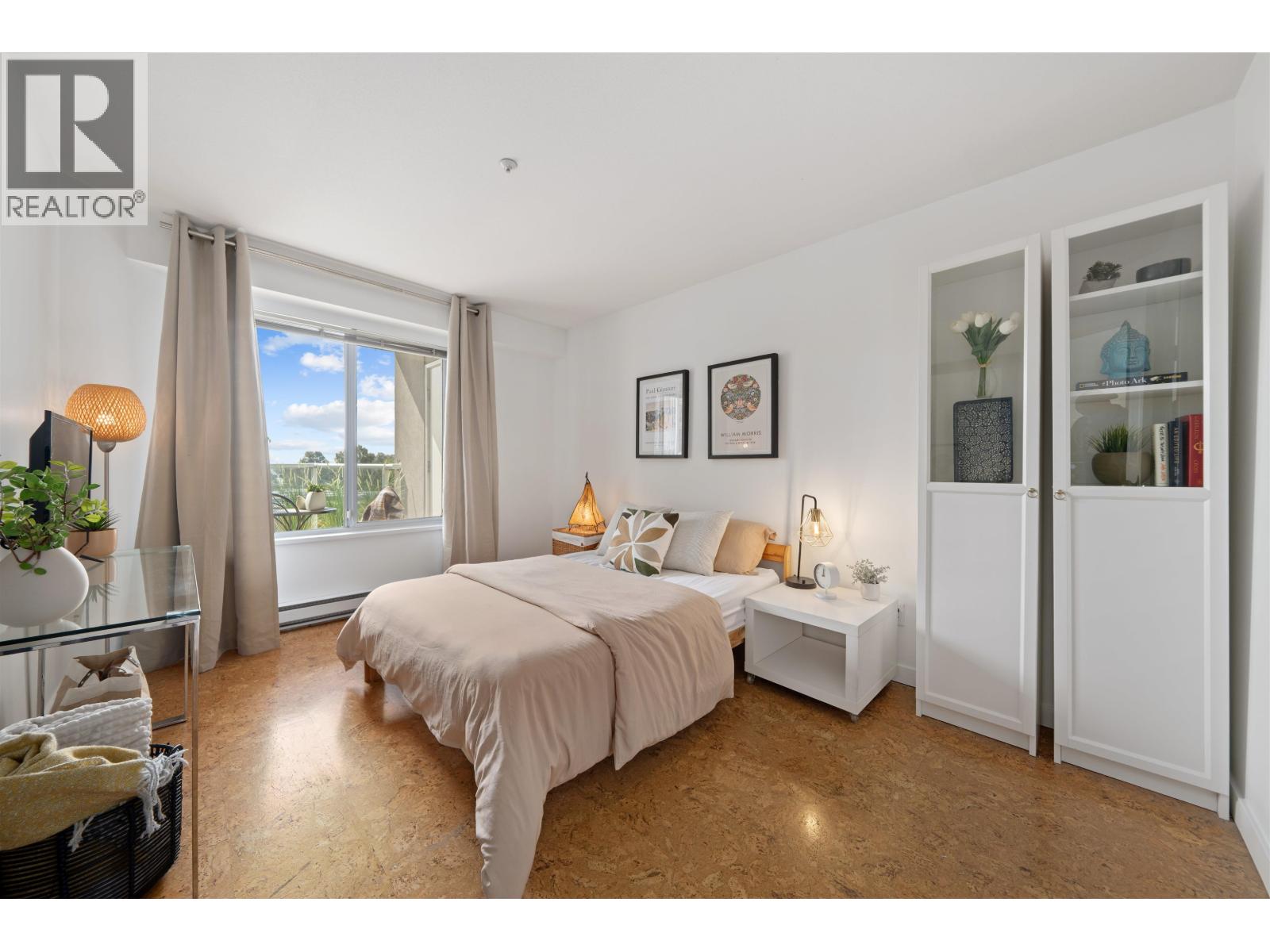 409 8430 Jellicoe Street Property Photo 8