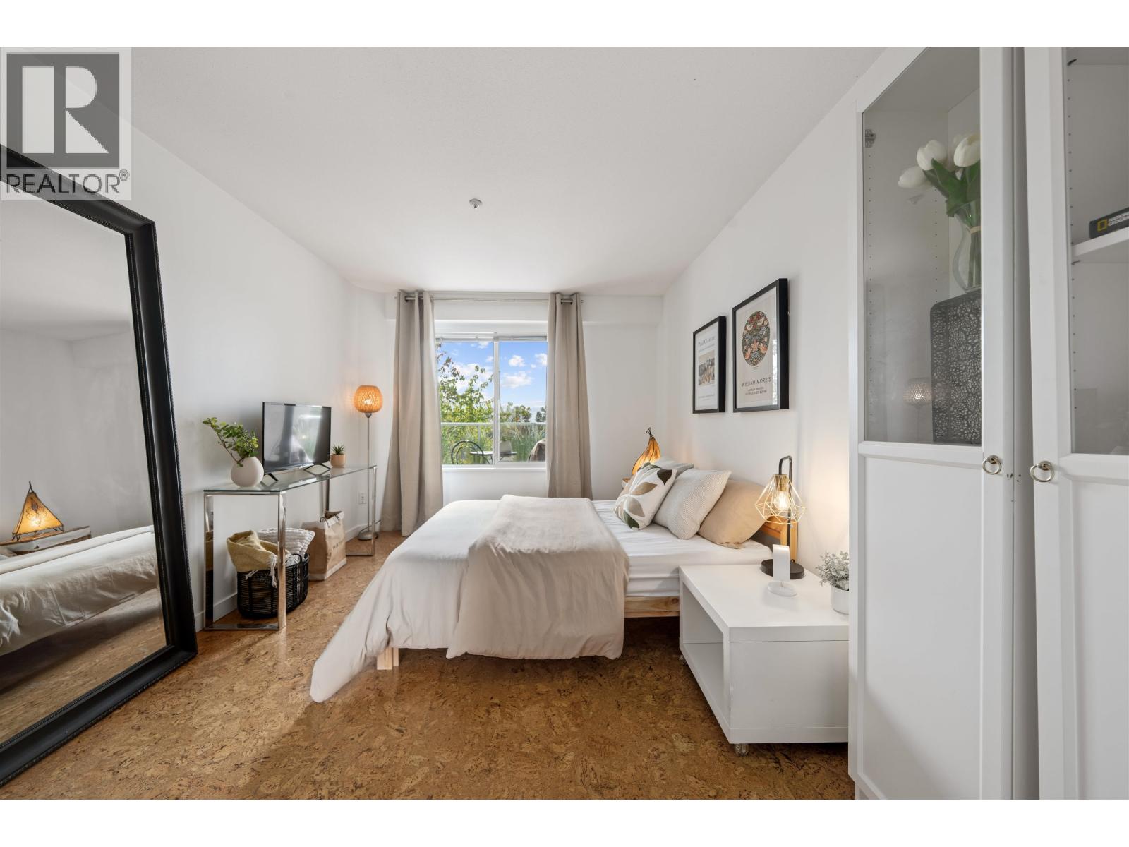409 8430 Jellicoe Street Property Photo 10