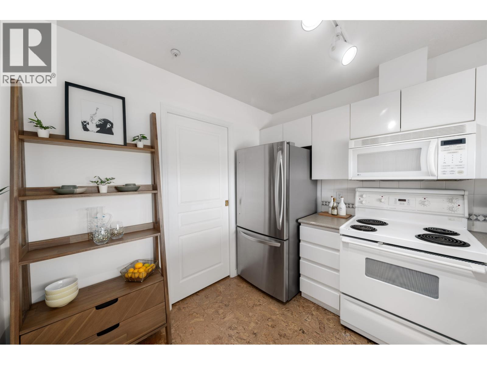 409 8430 Jellicoe Street Property Photo 13