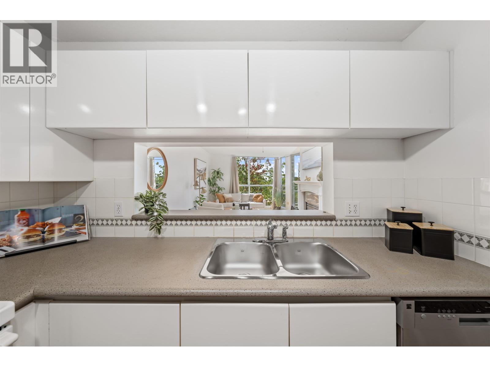 409 8430 Jellicoe Street Property Photo 15