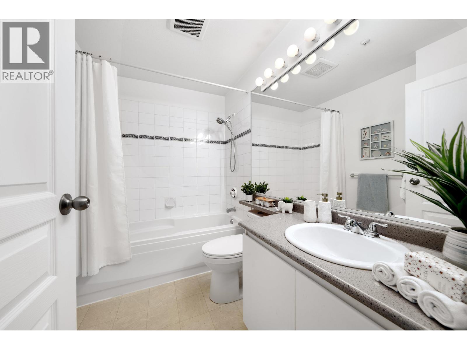 409 8430 Jellicoe Street Property Photo 18