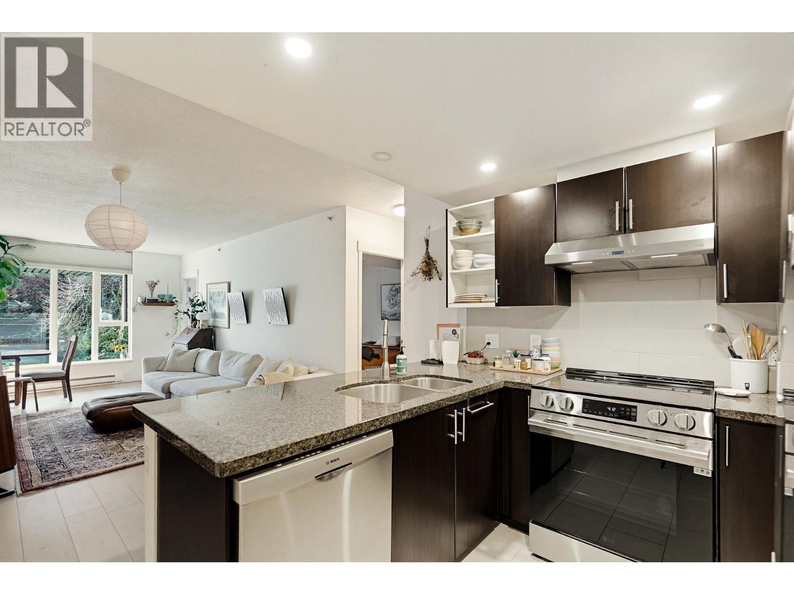 213 2520 Manitoba Street Property Photo 1