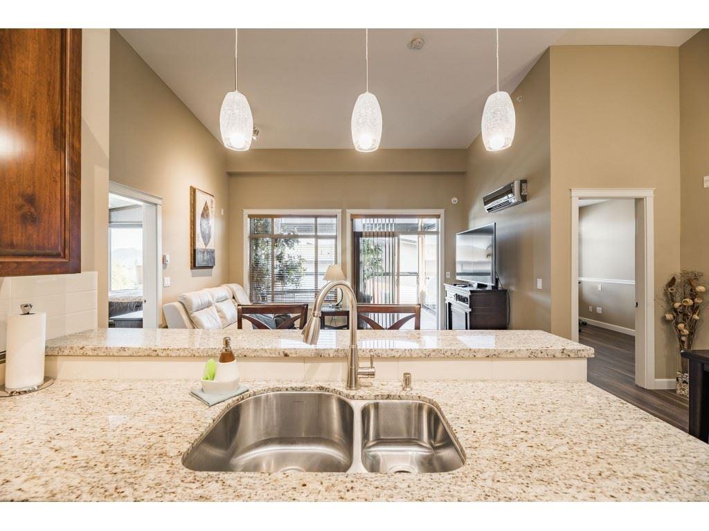 606 2860 Trethewey Street Property Photo 5