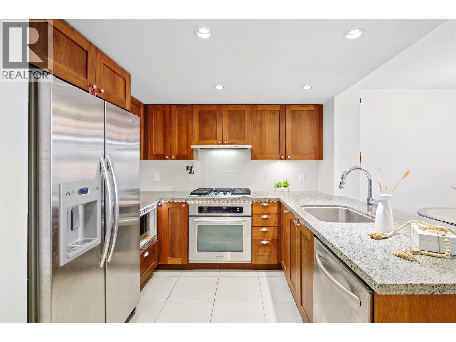 503 9371 Hemlock Drive Property Photo 10