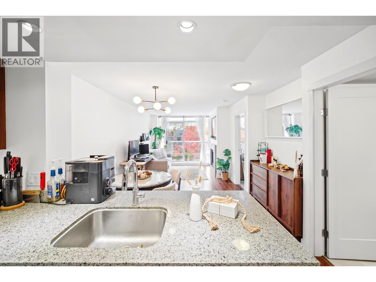 503 9371 Hemlock Drive Property Photo 11