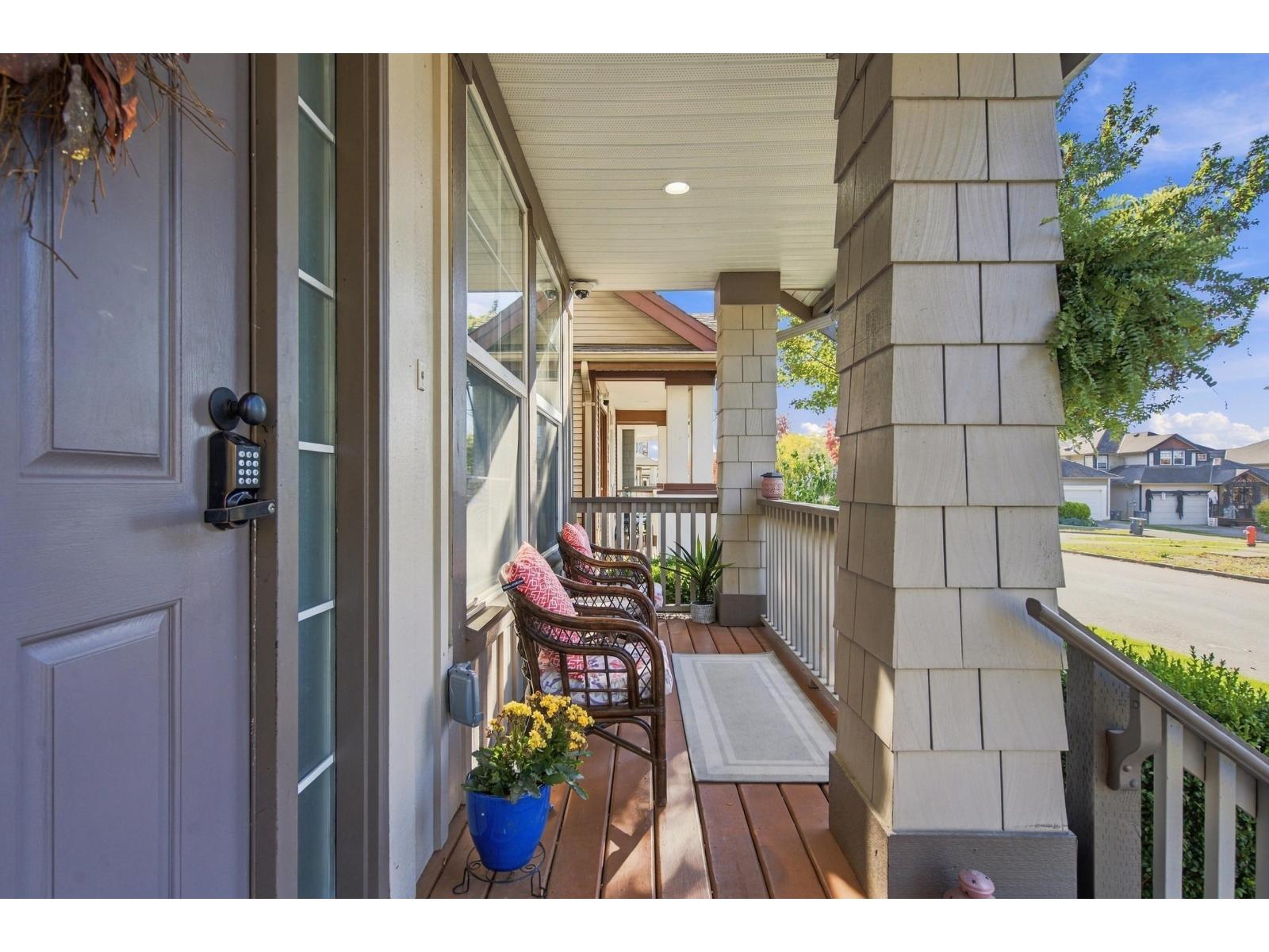 6926 190 Street Property Photo 3