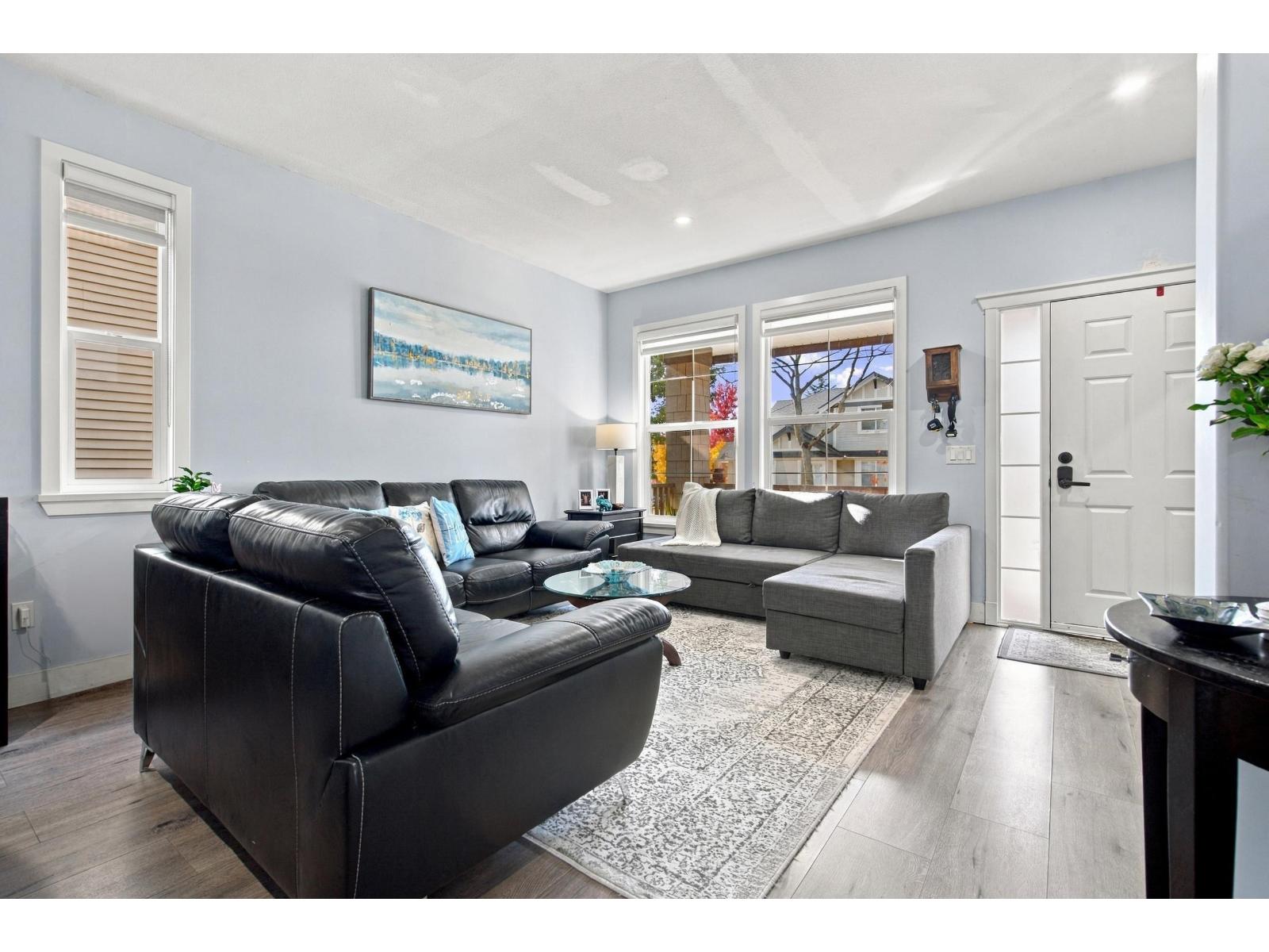 6926 190 Street Property Photo 4