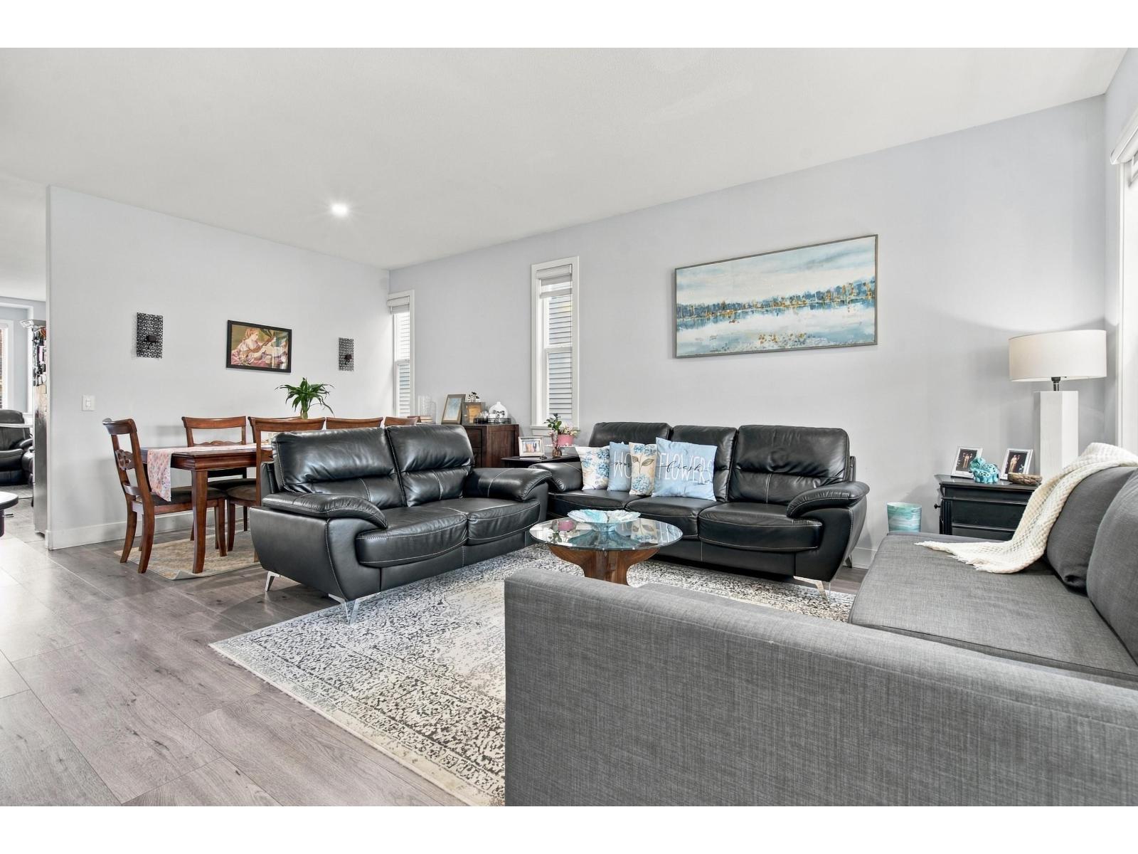 6926 190 Street Property Photo 5