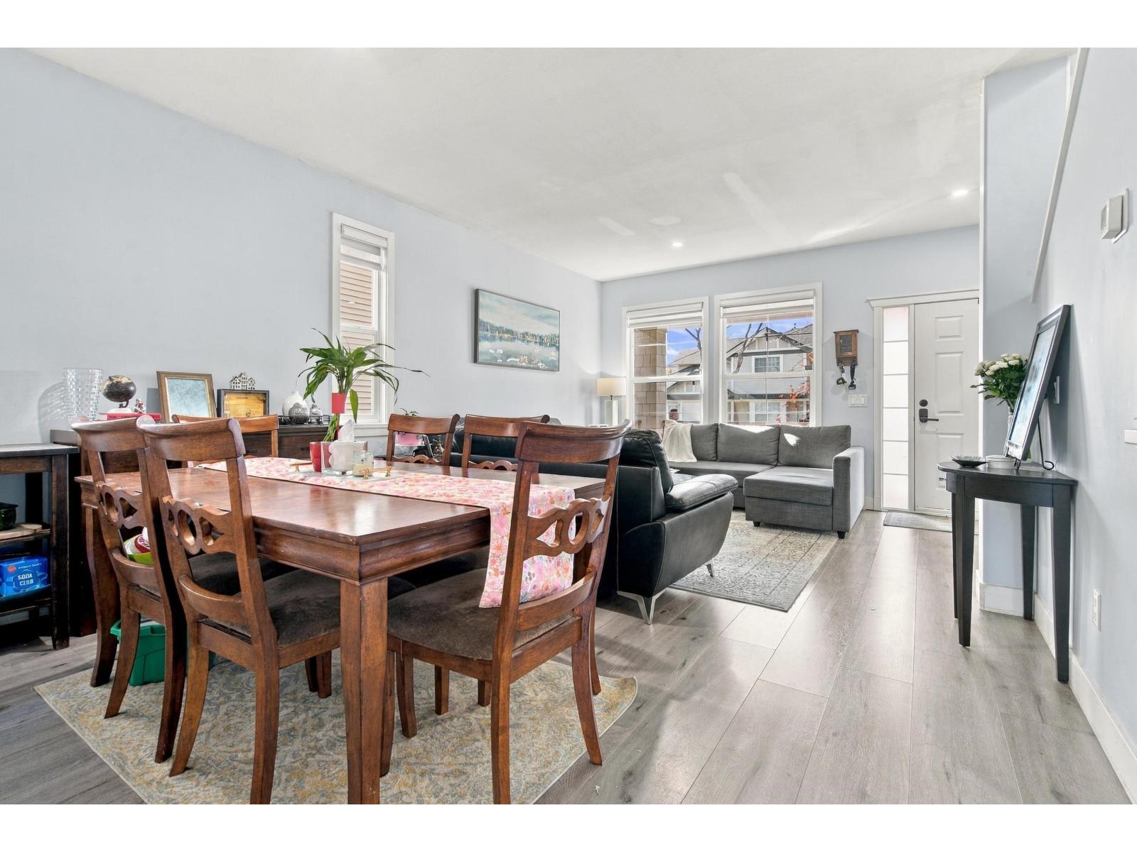 6926 190 Street Property Photo 6