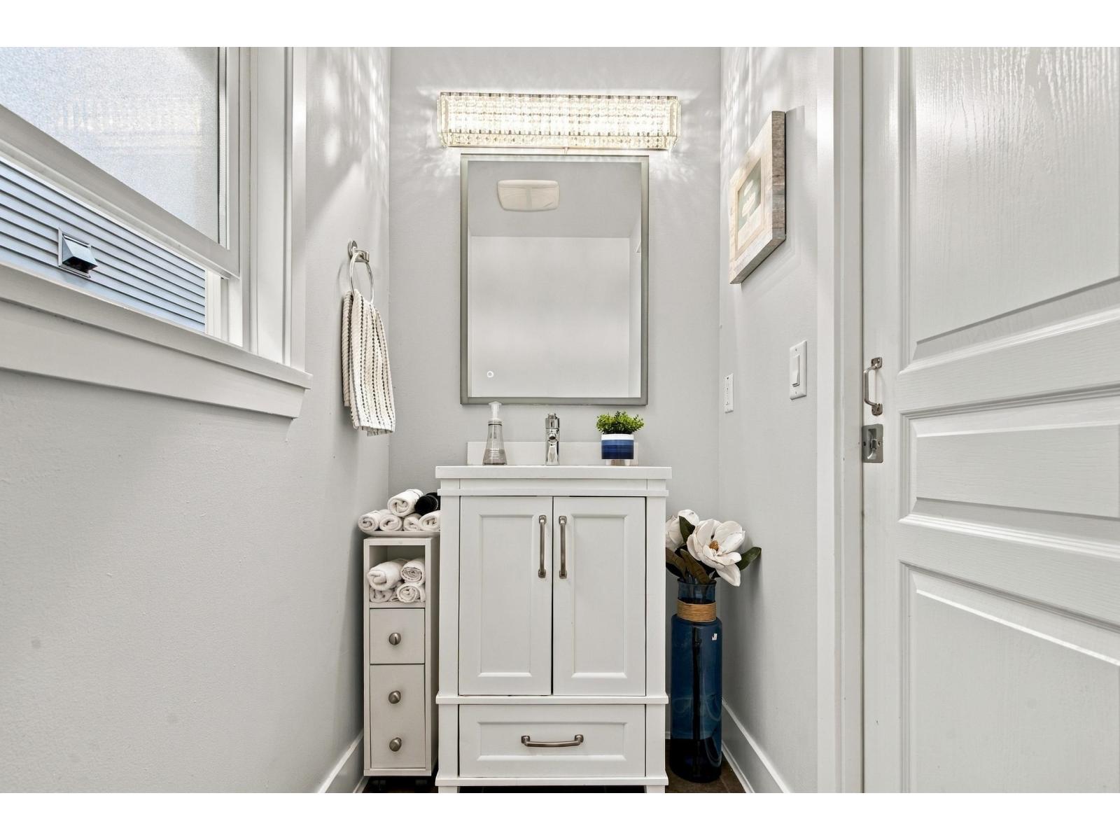 6926 190 Street Property Photo 7