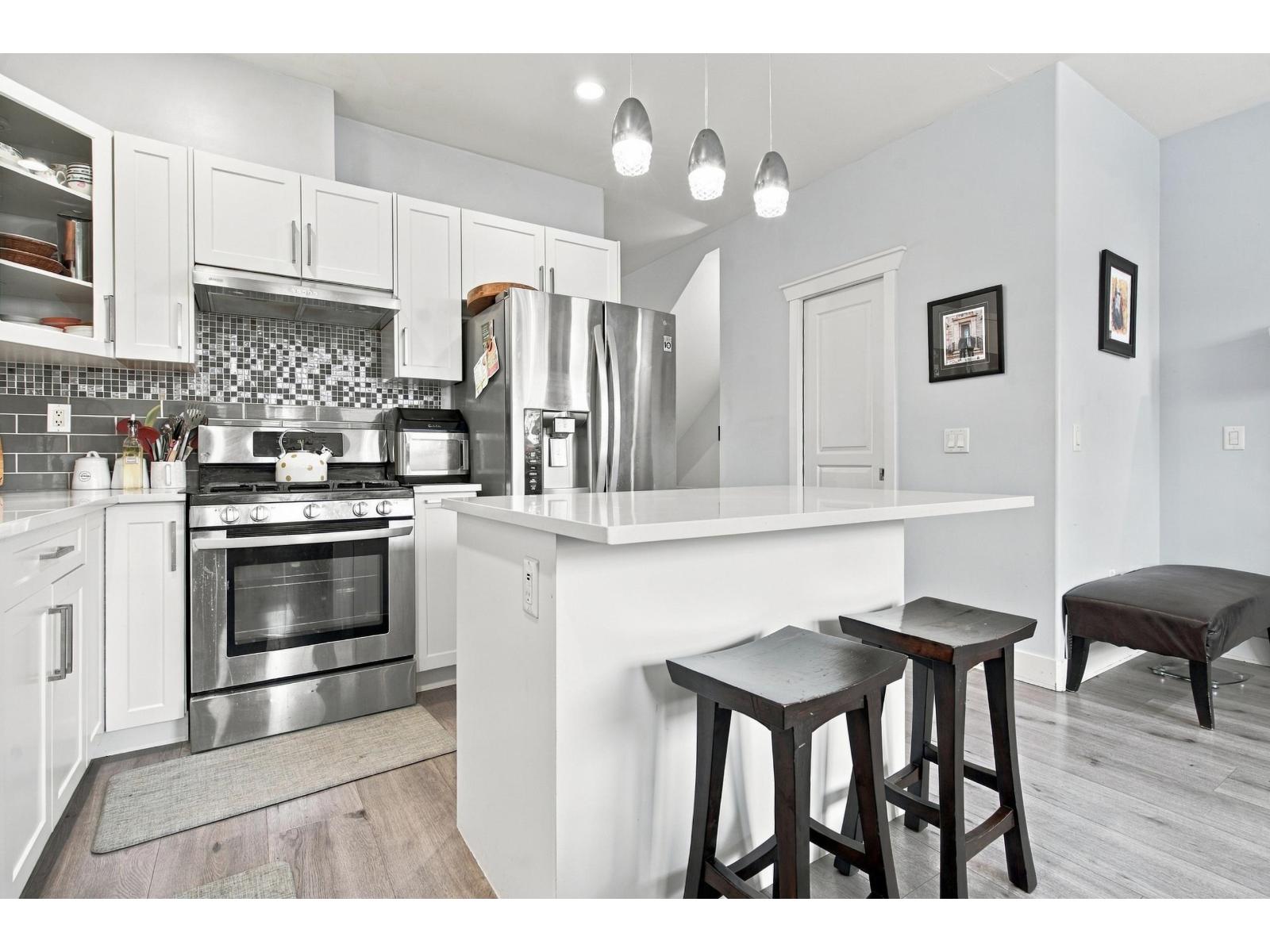 6926 190 Street Property Photo 9
