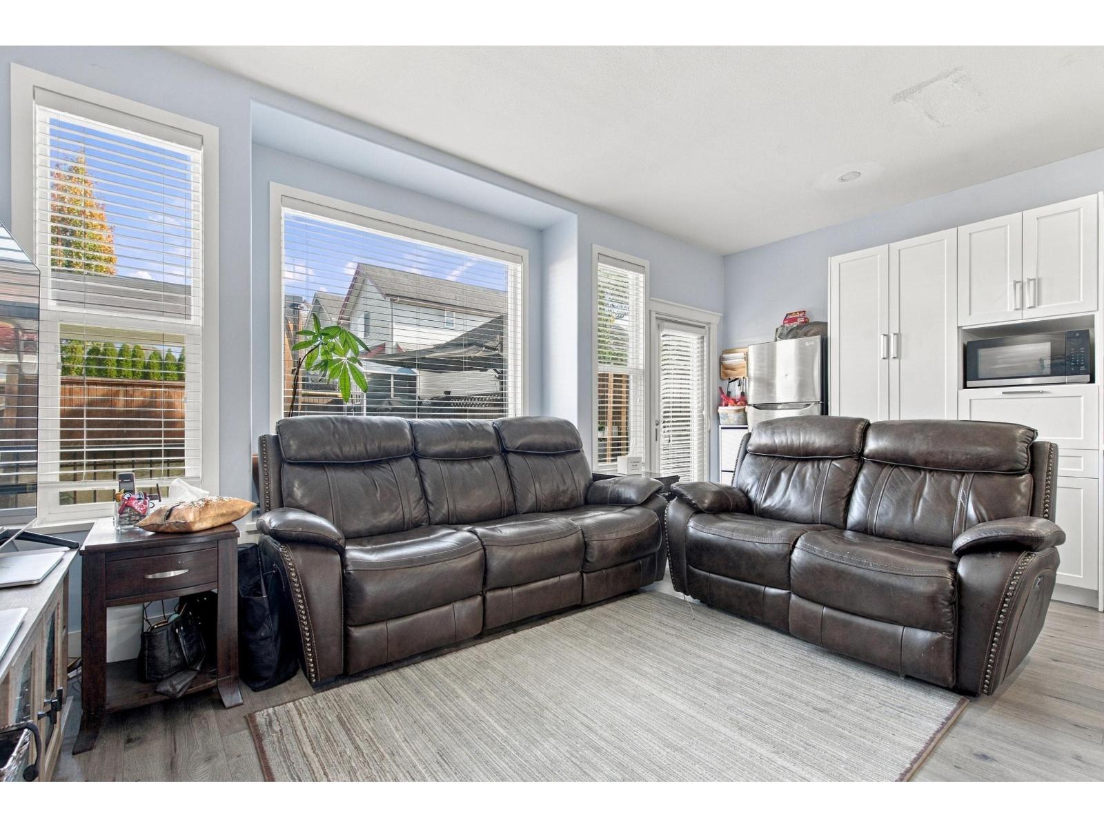 6926 190 Street Property Photo 10