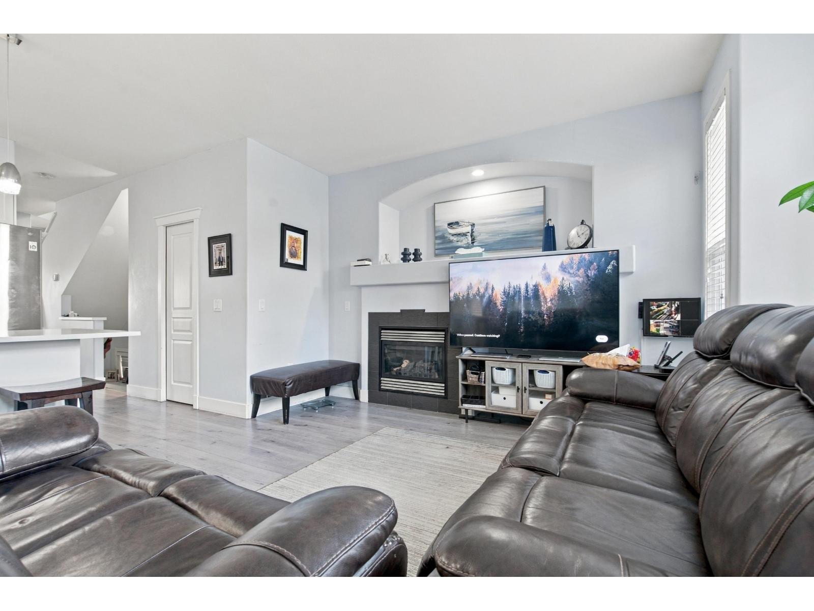 6926 190 Street Property Photo 11