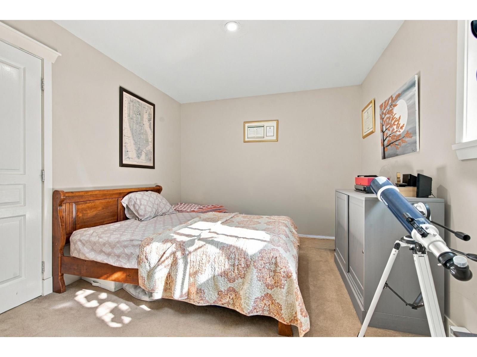 6926 190 Street Property Photo 16