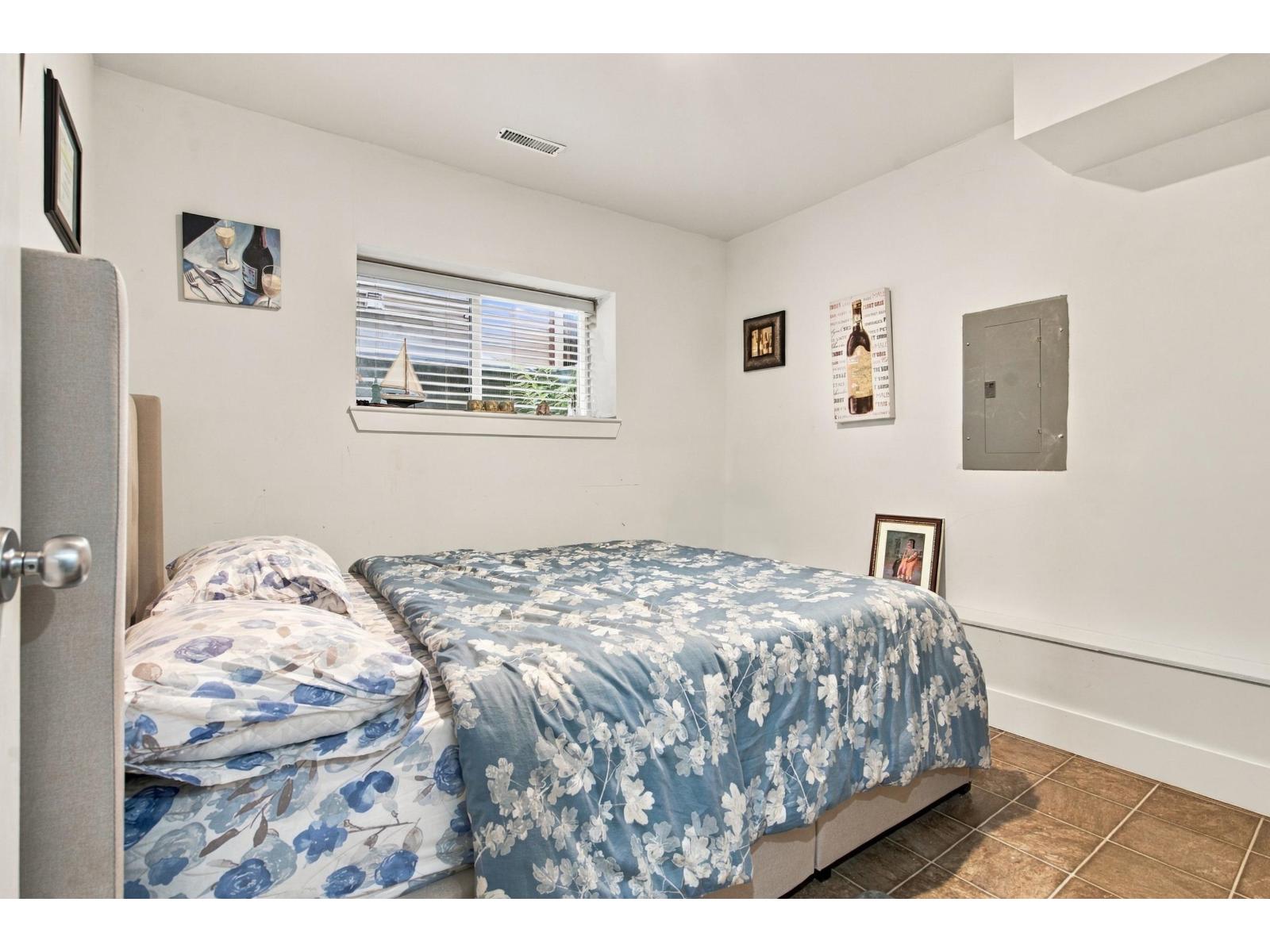 6926 190 Street Property Photo 21