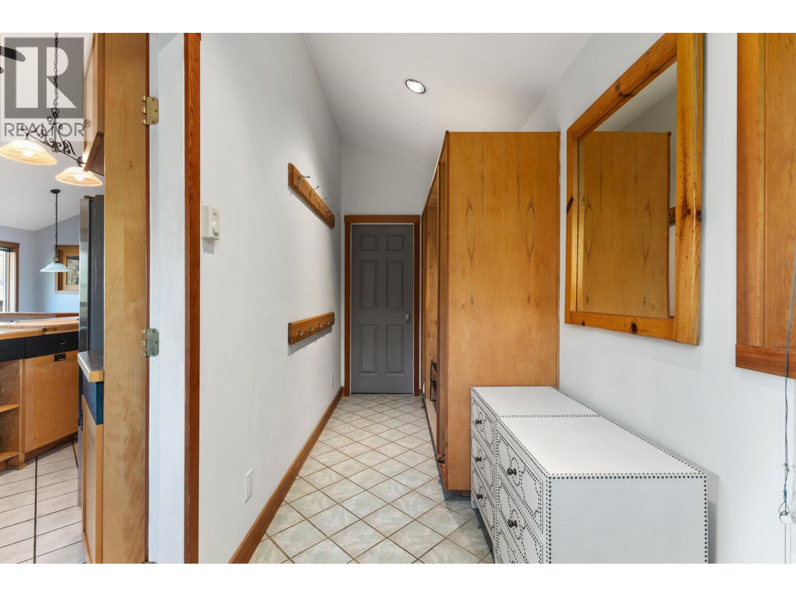 9842 Anderson Place Property Photo 2