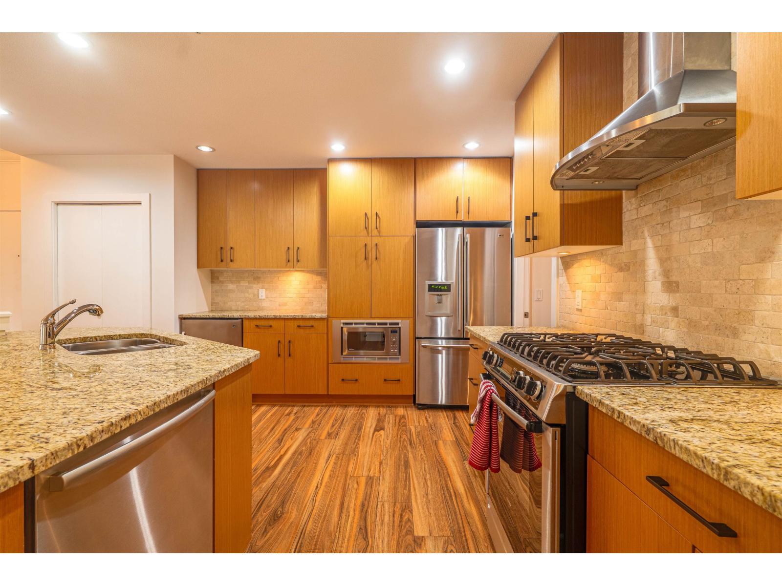 207 16469 64 Avenue Property Photo 12