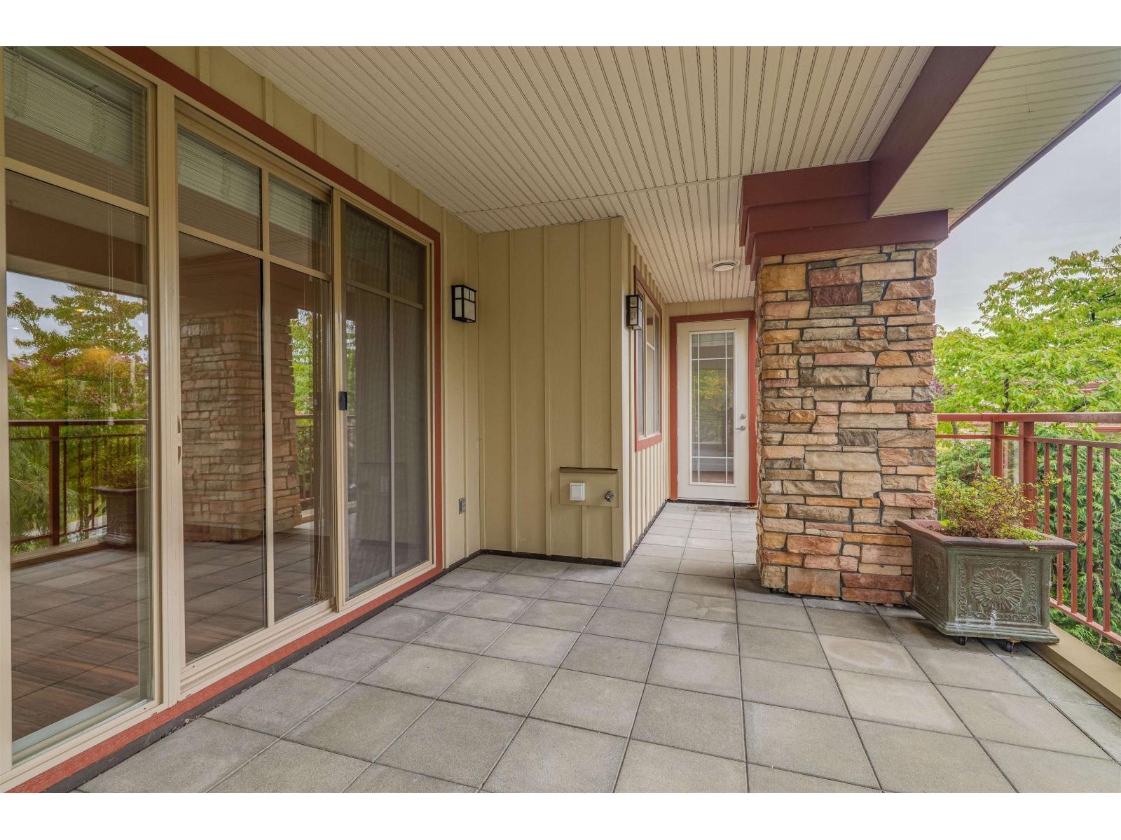 207 16469 64 Avenue Property Photo 26