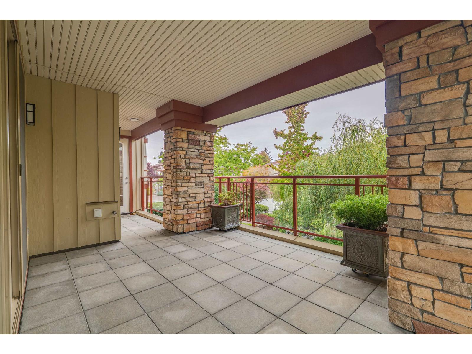 207 16469 64 Avenue Property Photo 27