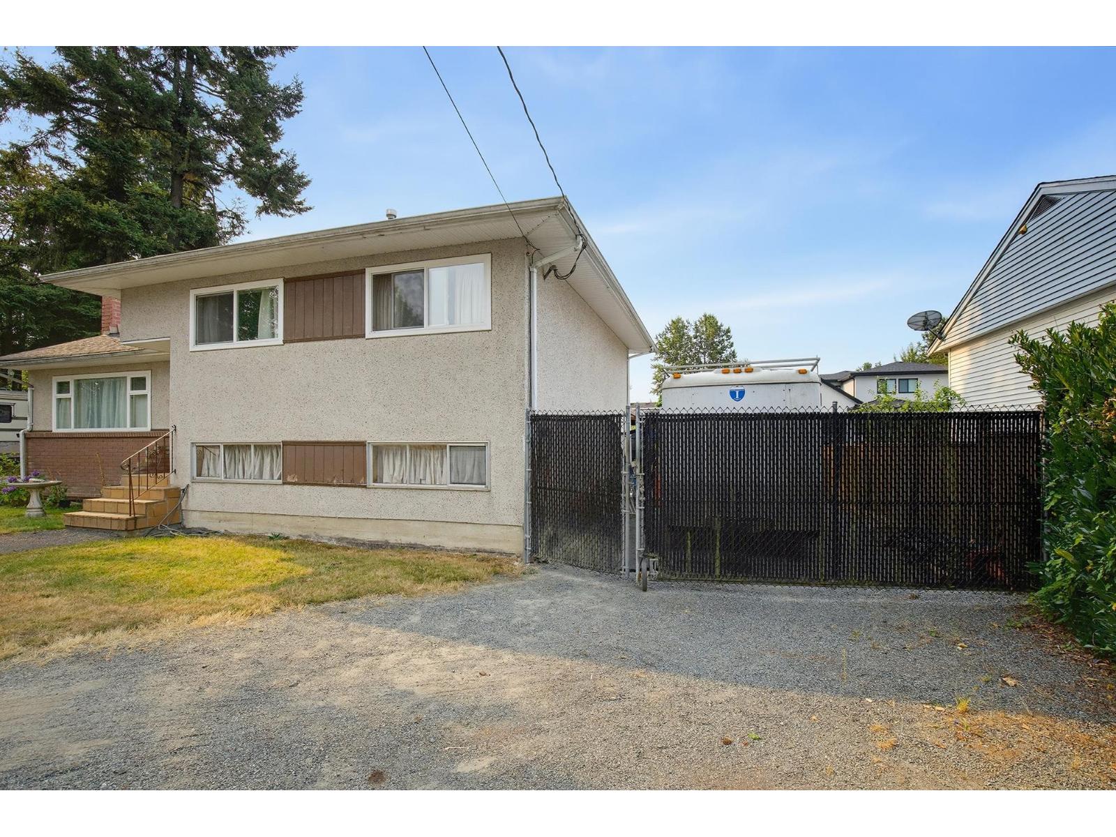 13022 101 Avenue Property Photo 2