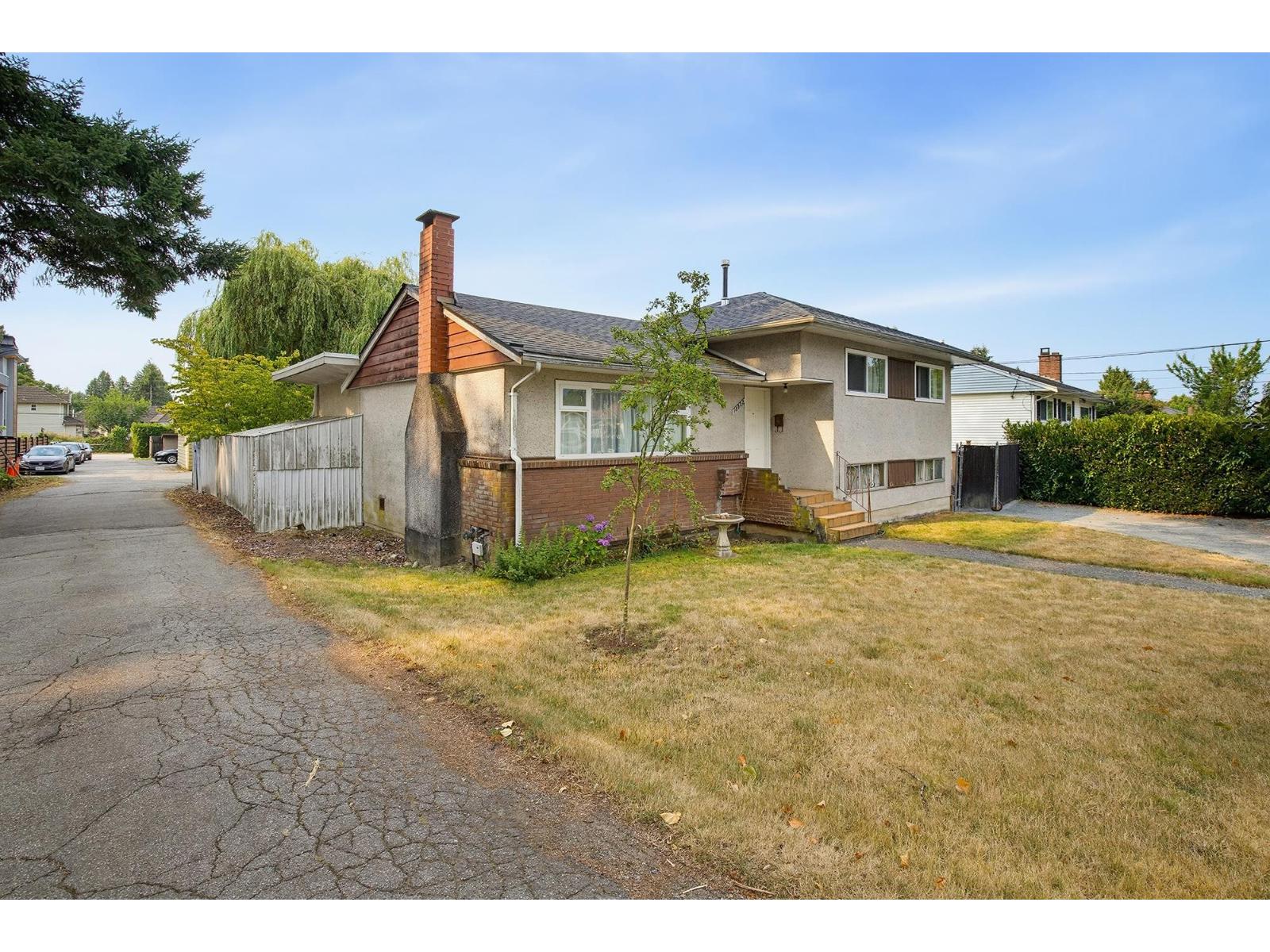 13022 101 Avenue Property Photo 3
