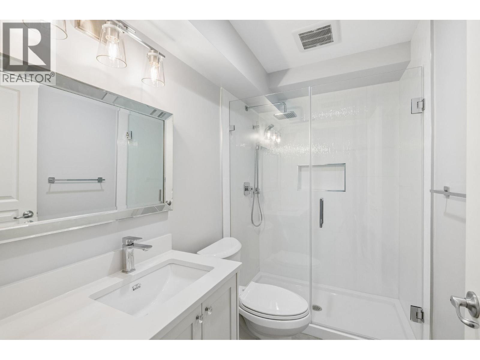 109 Greenleaf Court Property Photo 32
