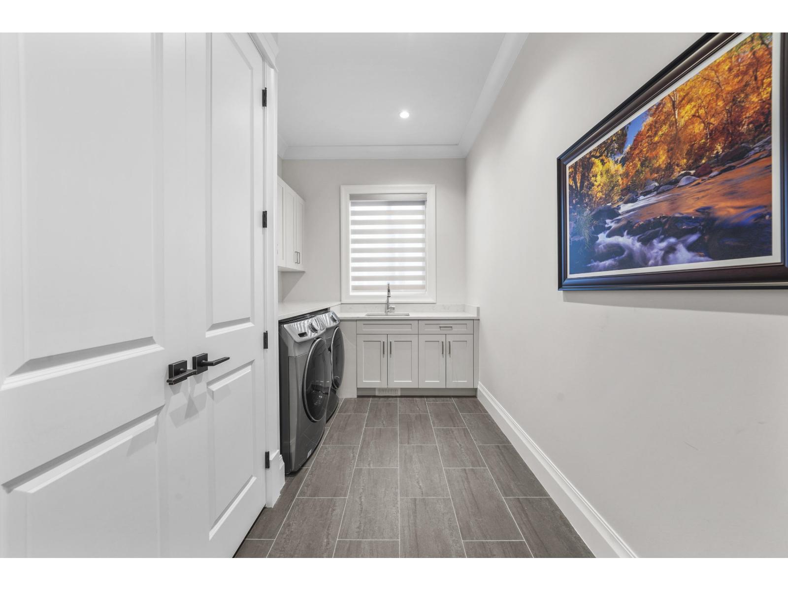 16692 18 Avenue Property Photo 11
