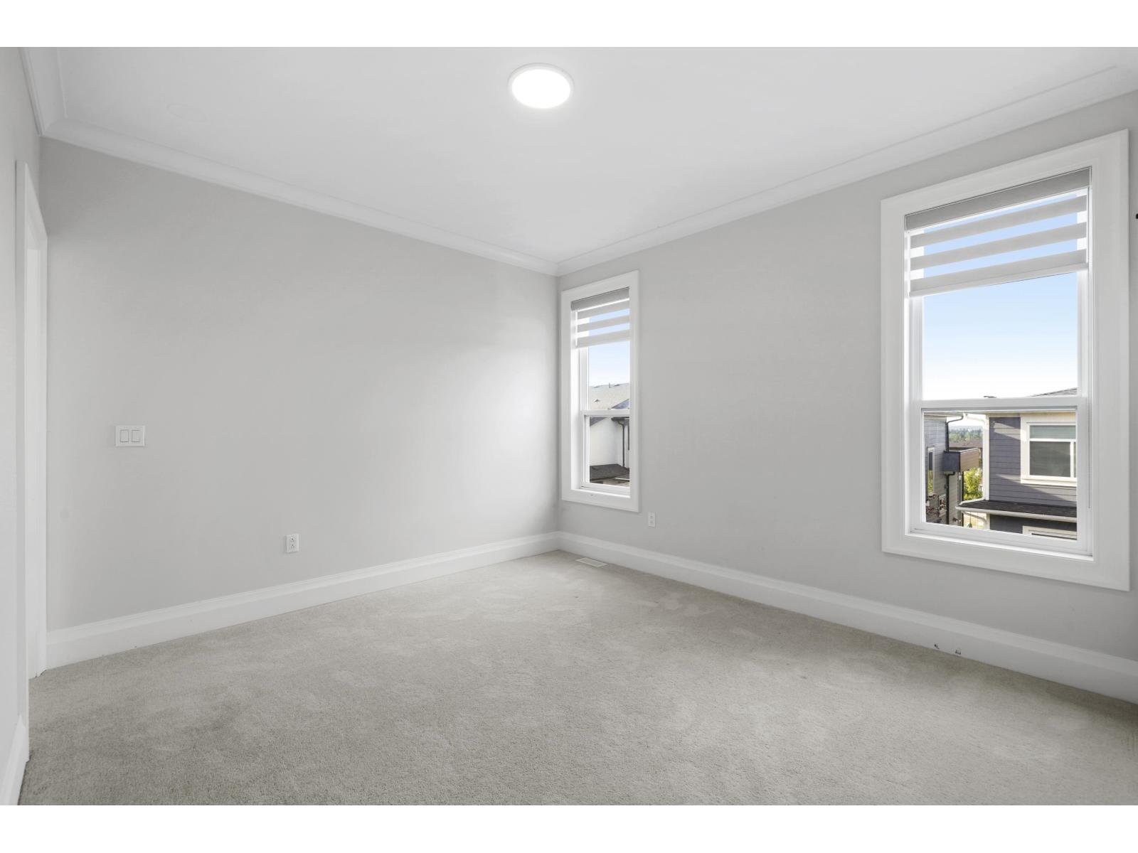 16692 18 Avenue Property Photo 21