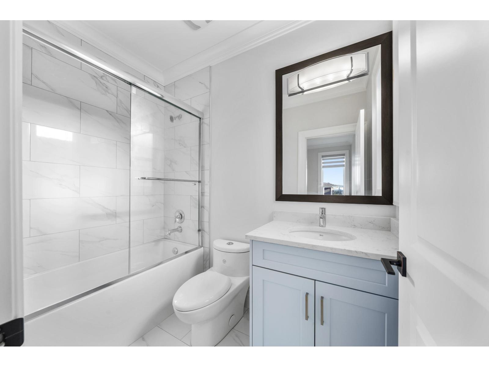 16692 18 Avenue Property Photo 23