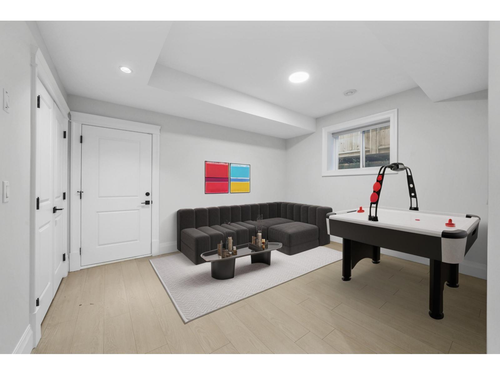 16692 18 Avenue Property Photo 24