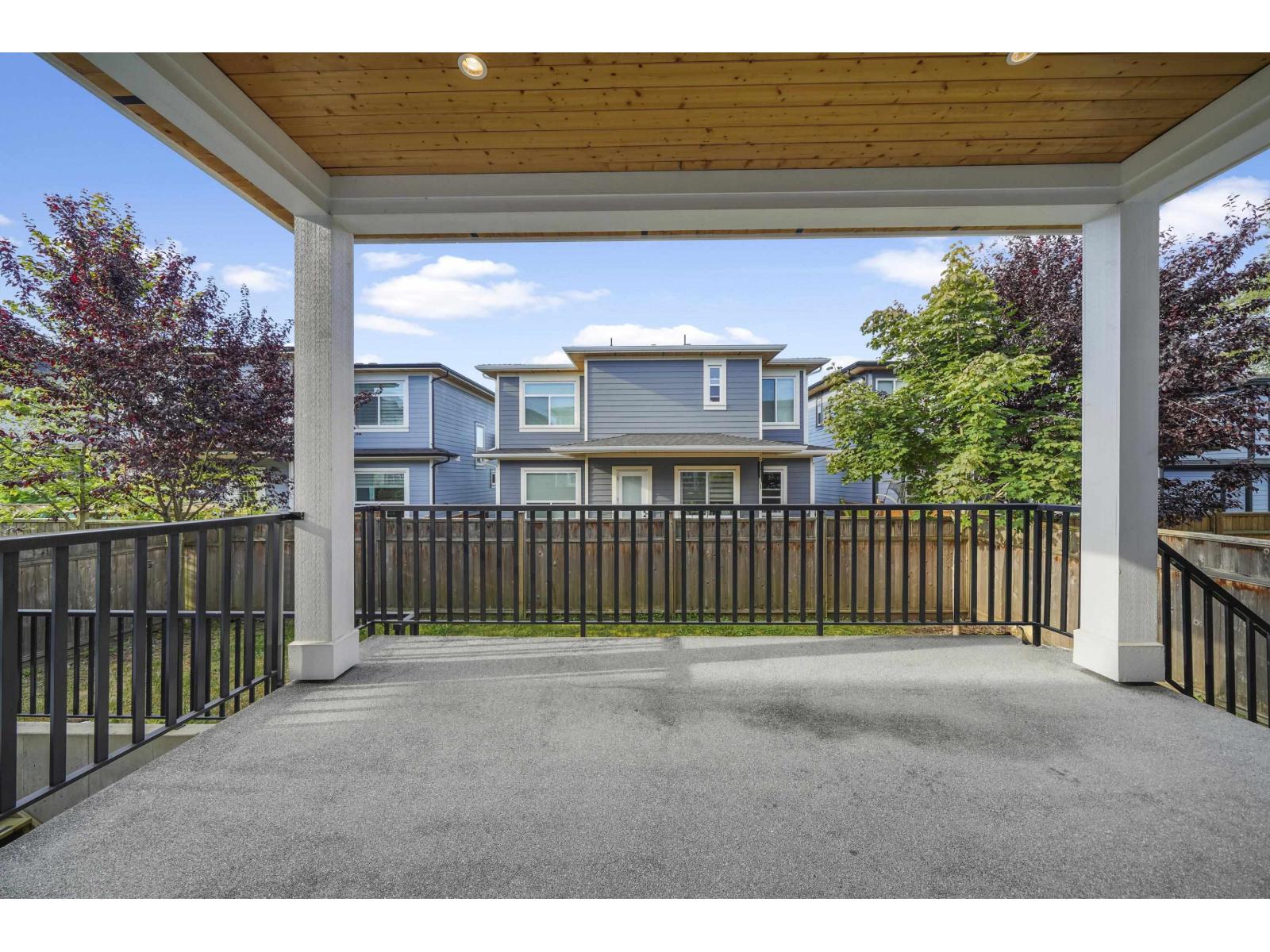 16692 18 Avenue Property Photo 28