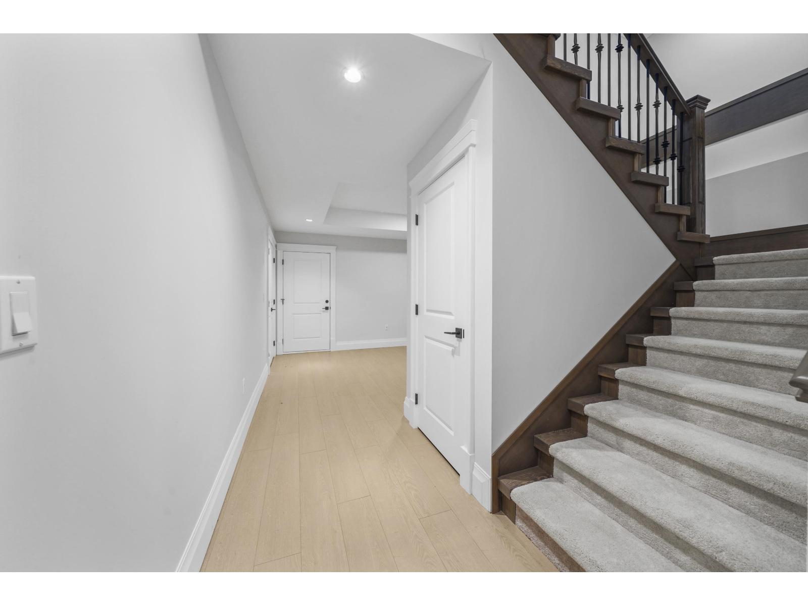 16692 18 Avenue Property Photo 29