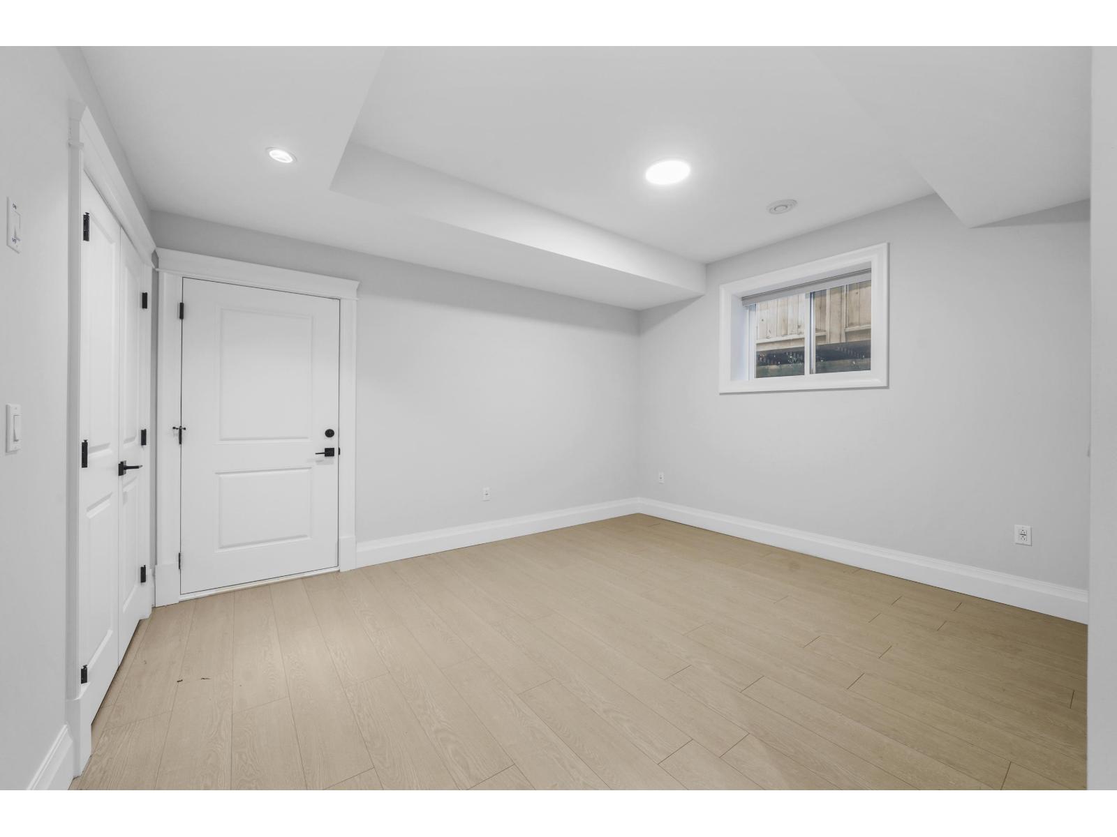 16692 18 Avenue Property Photo 30