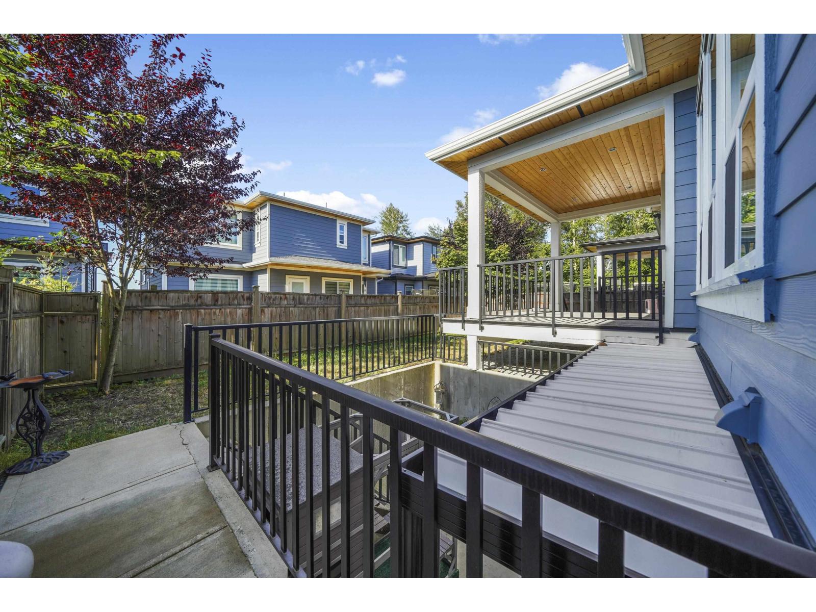 16692 18 Avenue Property Photo 31