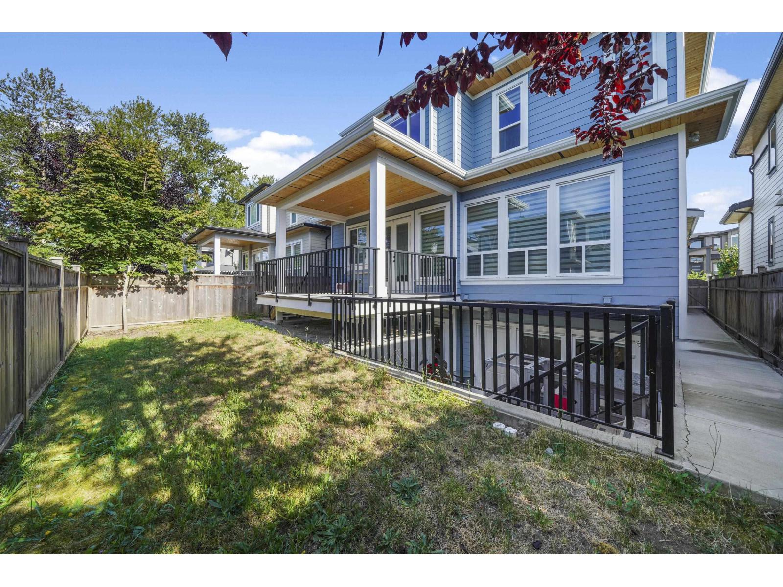 16692 18 Avenue Property Photo 32
