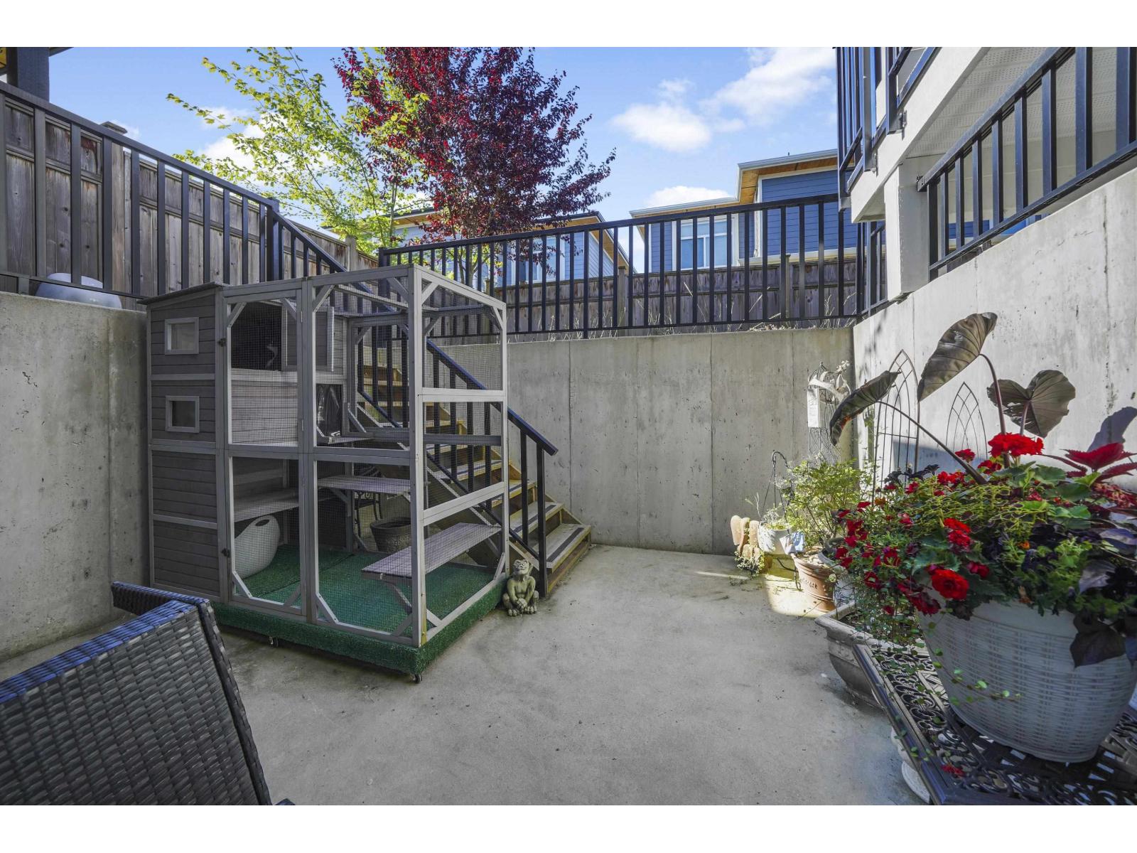 16692 18 Avenue Property Photo 33