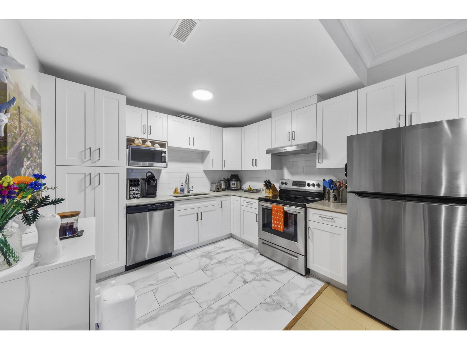 16692 18 Avenue Property Photo 34