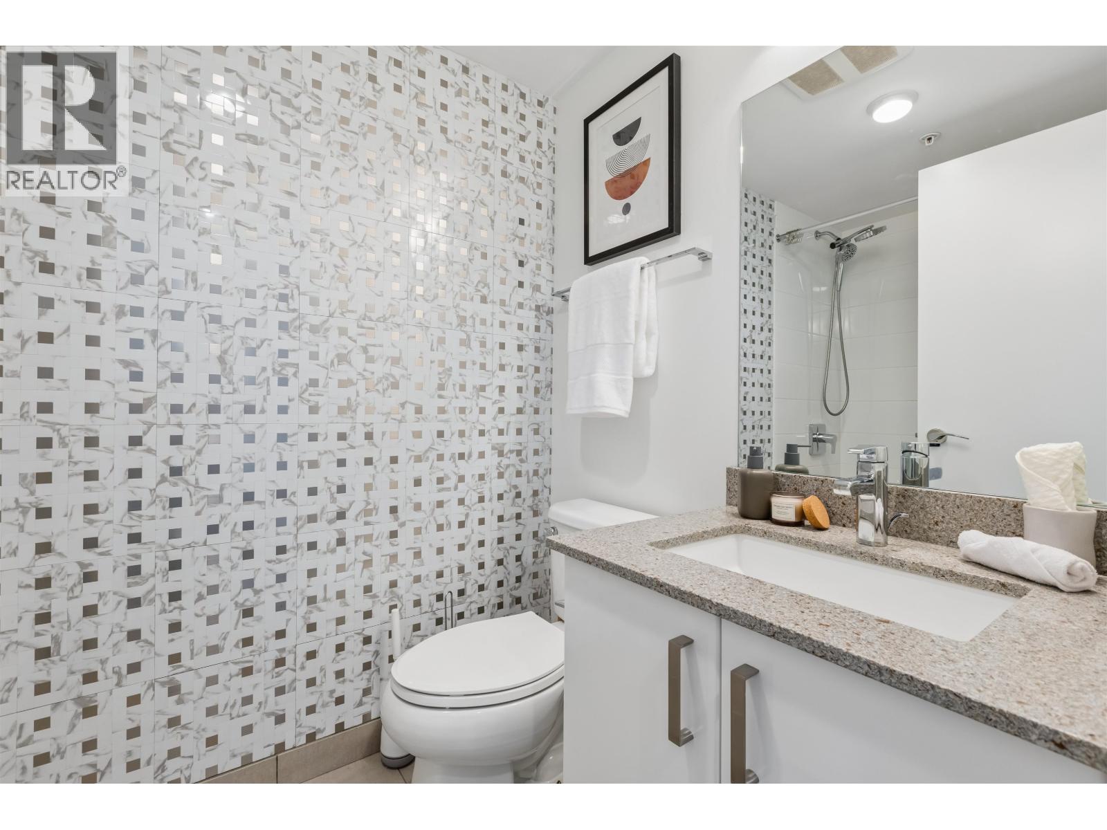 704 125 Columbia Street Property Photo 11