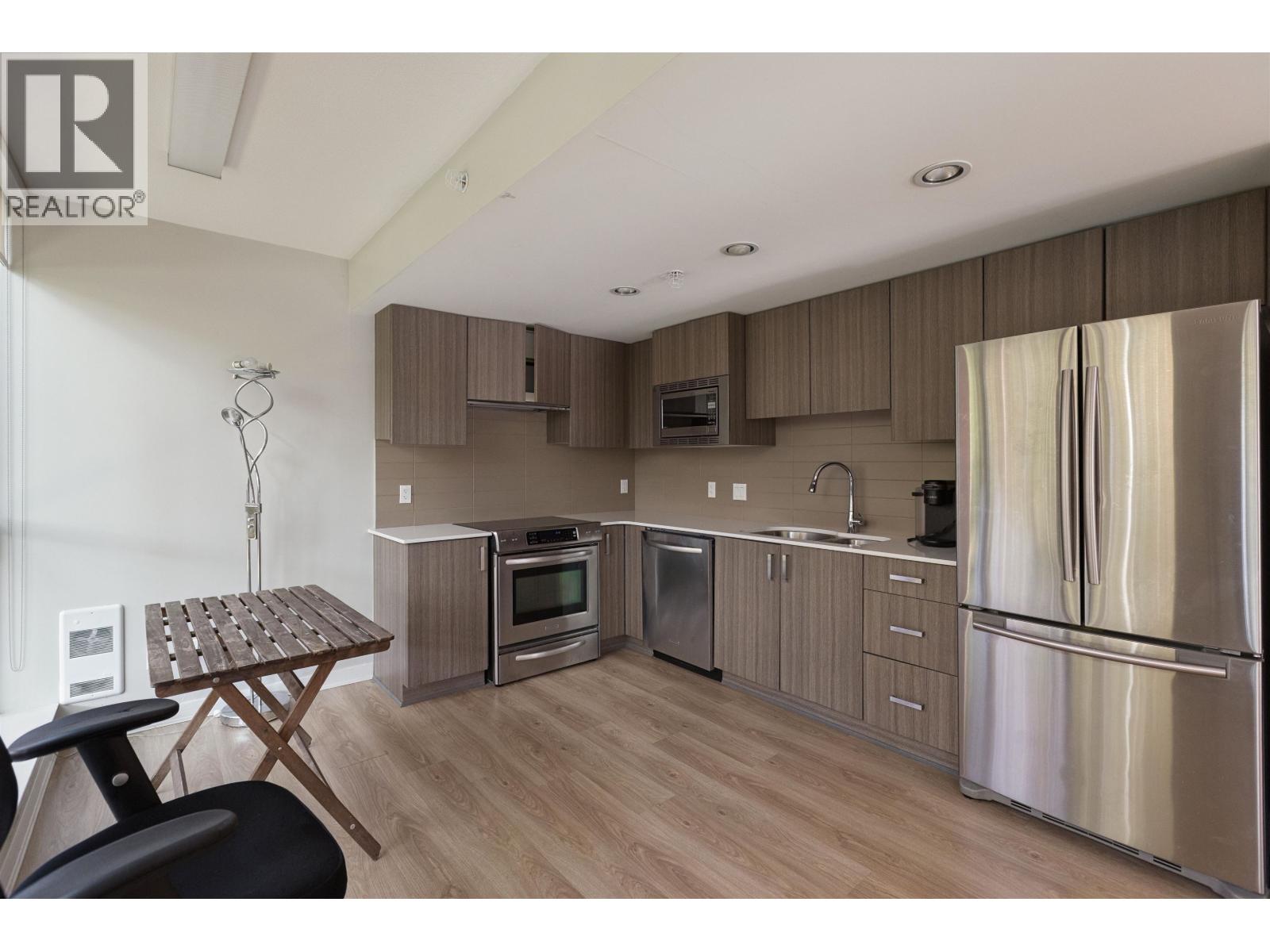 704 125 Columbia Street Property Photo 15