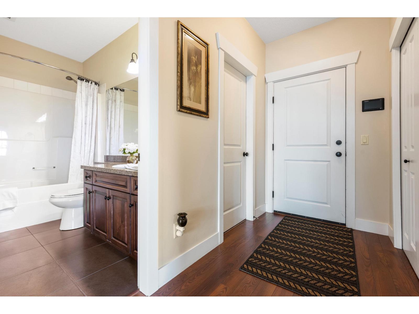 45893 Chesterfield Avenue #412 Property Photo 4