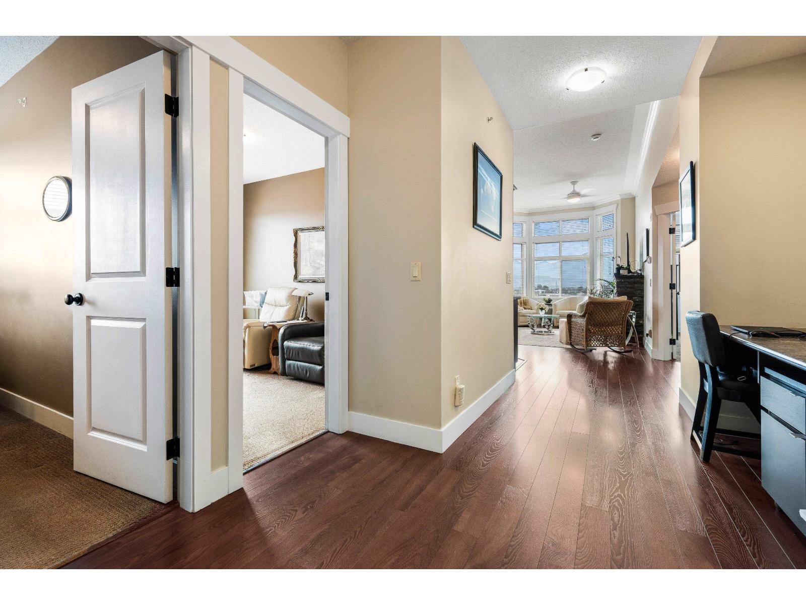45893 Chesterfield Avenue #412 Property Photo 5