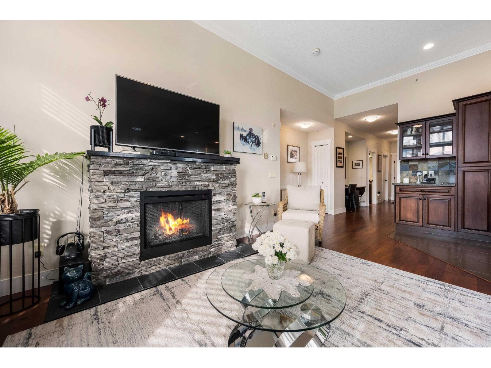45893 Chesterfield Avenue #412 Property Photo 10
