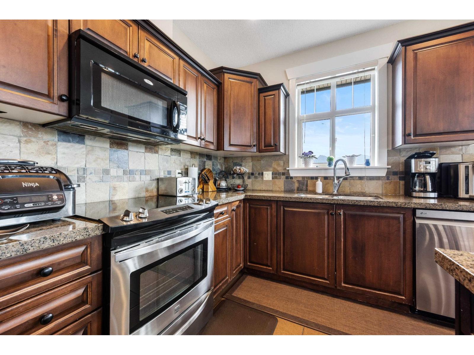 45893 Chesterfield Avenue #412 Property Photo 13
