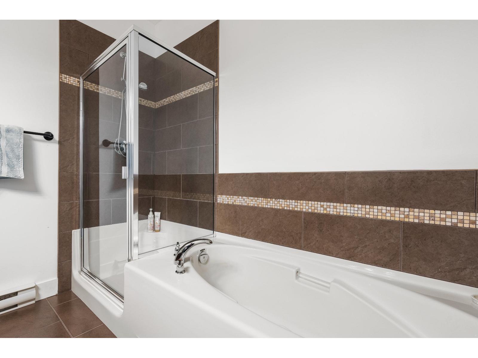 45893 Chesterfield Avenue #412 Property Photo 24