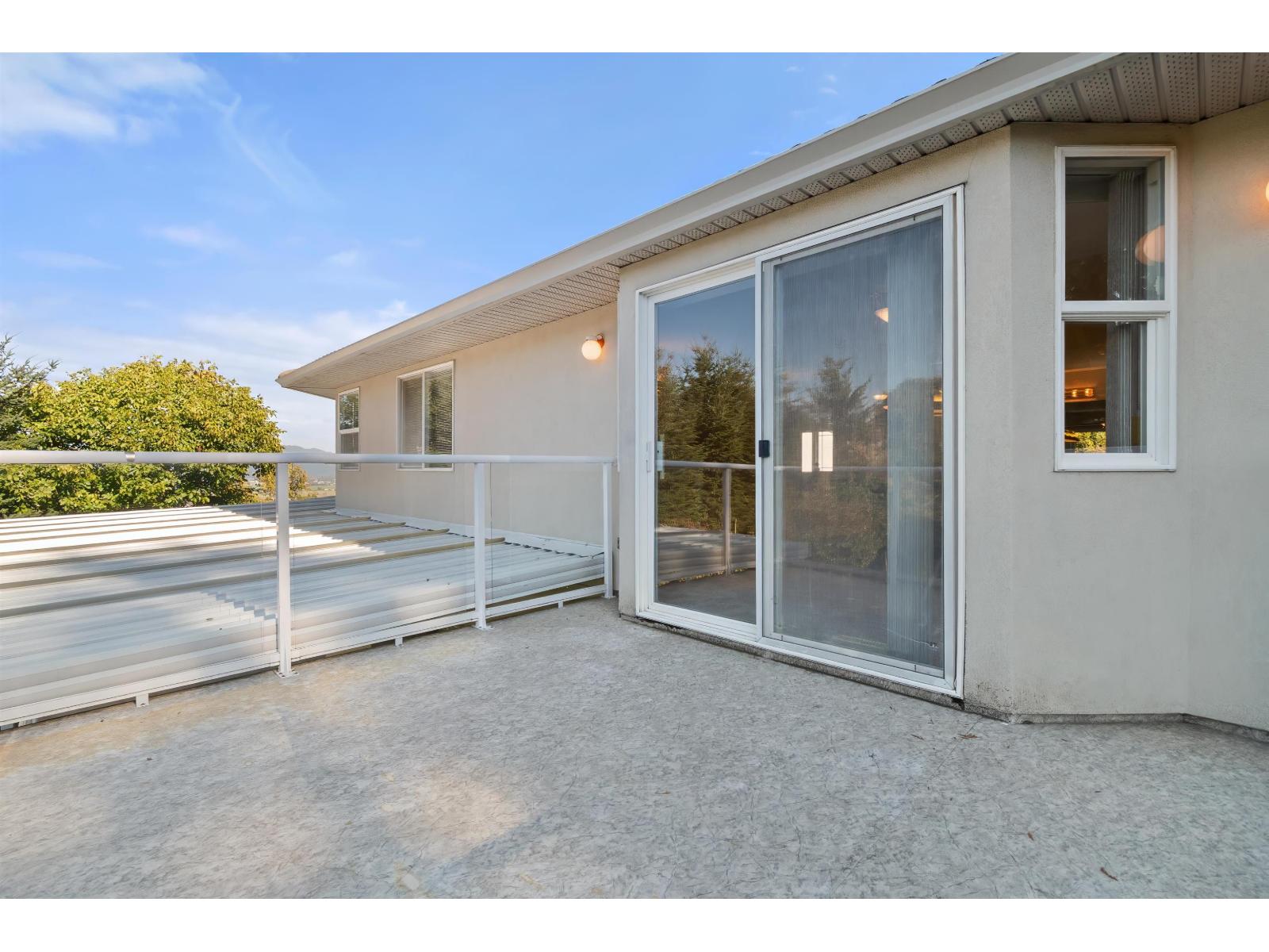 5659 Viewpoint Place Property Photo 12