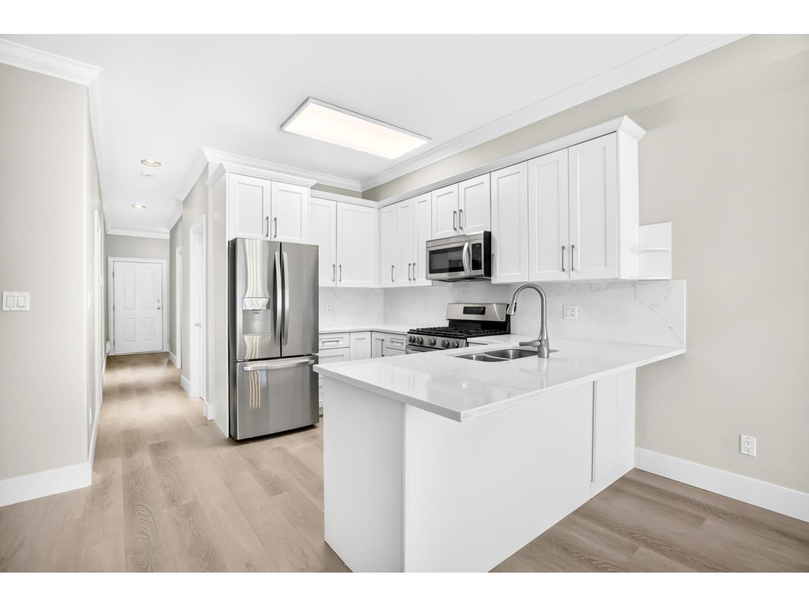 72 18221 68 Avenue Property Photo 5