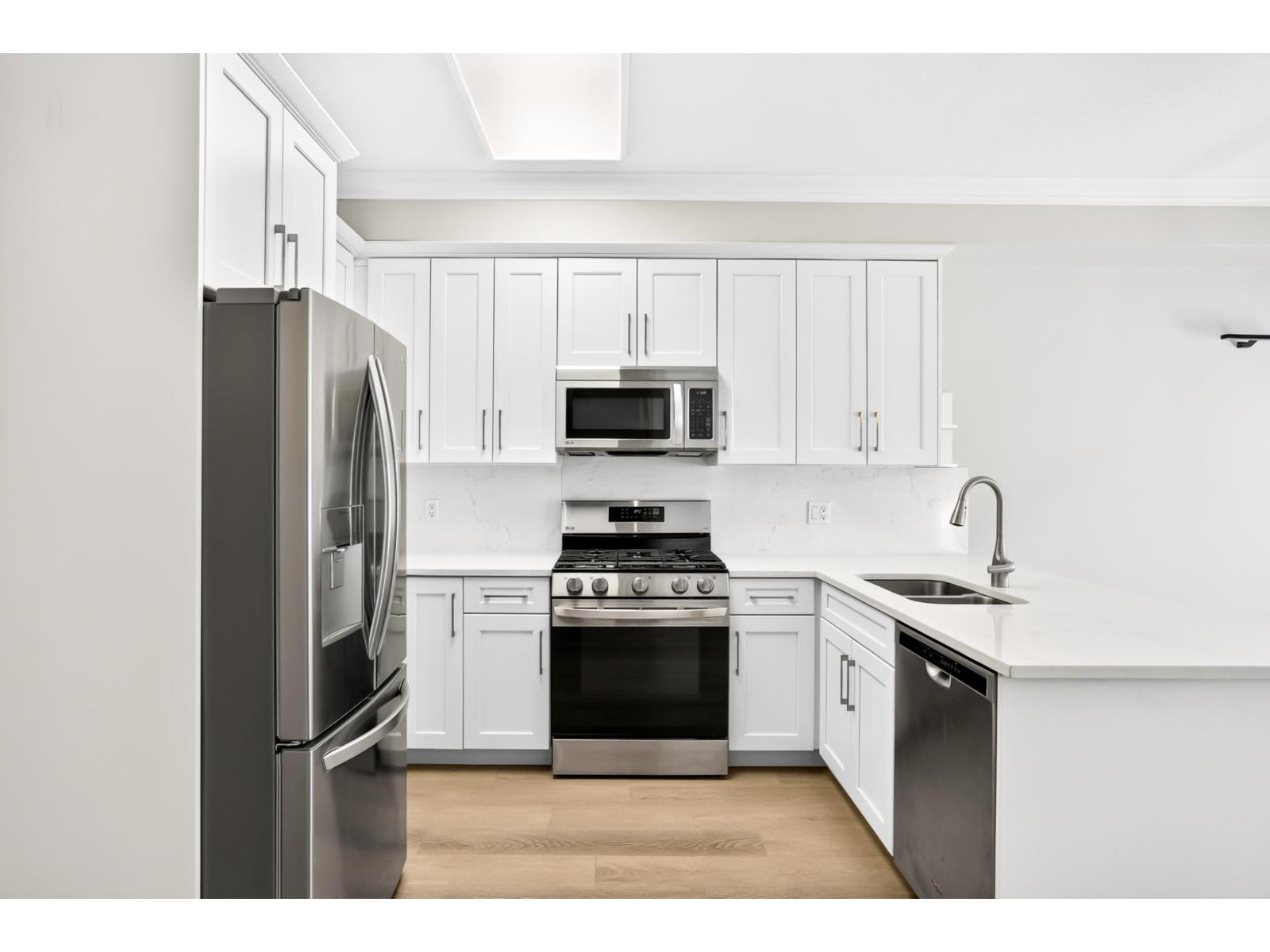 72 18221 68 Avenue Property Photo 6