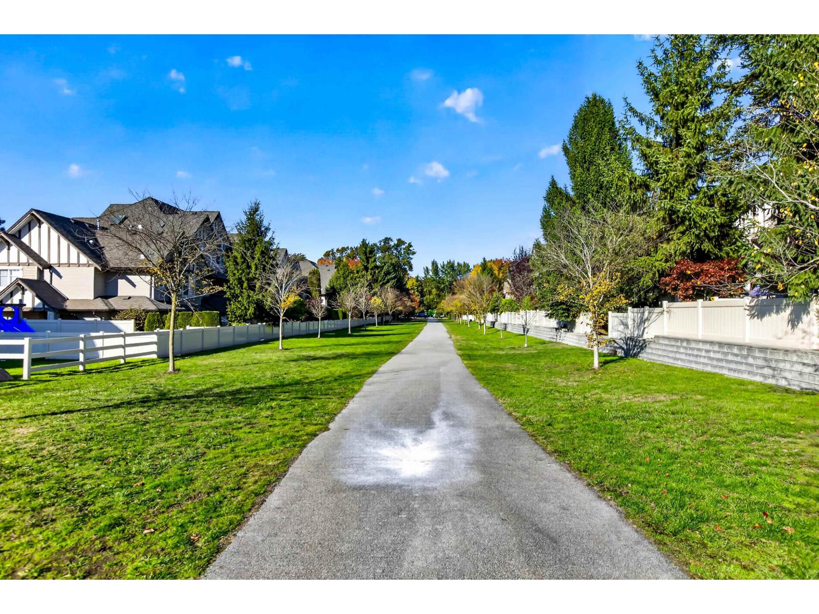 72 18221 68 Avenue Property Photo 35