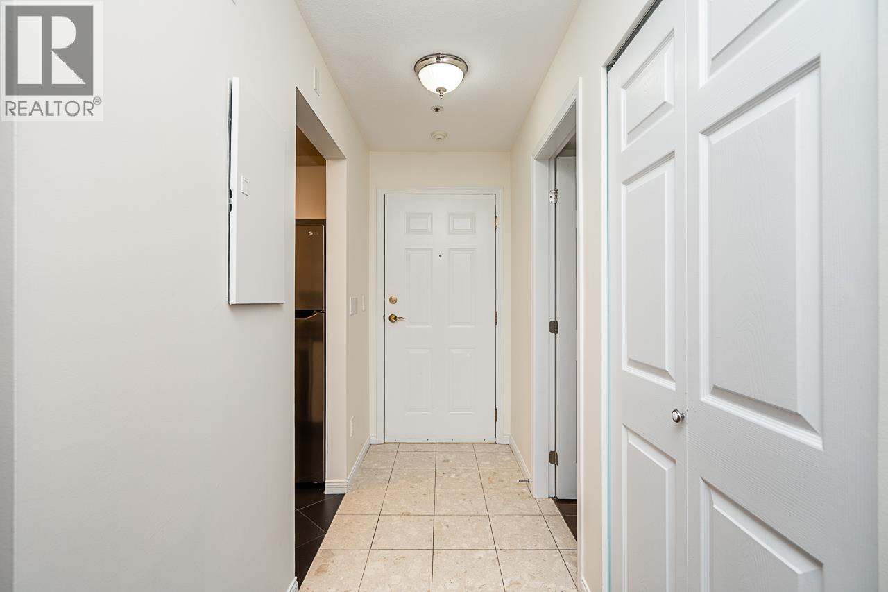 211 2975 Princess Crescent Property Photo 5