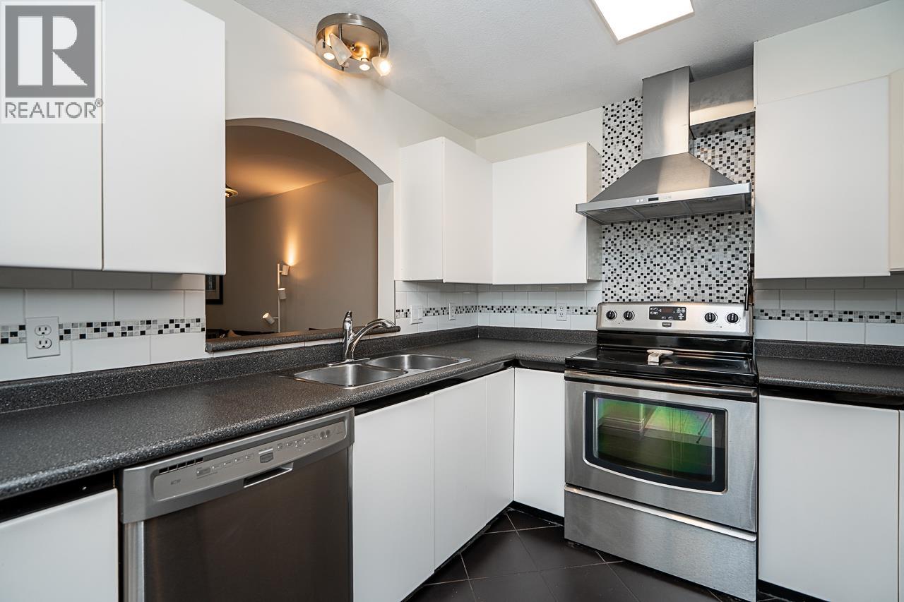 211 2975 Princess Crescent Property Photo 6